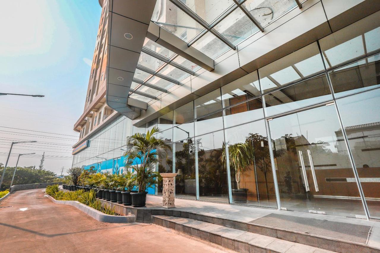 Super Oyo Collection O 16 Vittoria Residence Jakarta Exterior photo